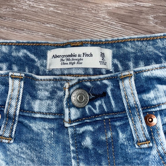Abercrombie - 90s Ultra High Rise Straight Jean - Picture 2 of 5